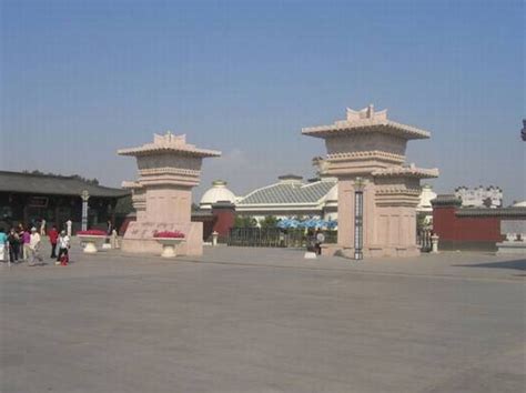 Zhaojun Tomb Entrance, Hohhot Zhaojun Tomb Travel Photos, Images & Pictures of Zhaojun Tomb ...