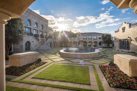 ‘Truly blessed’ Floyd Mayweather shows off his massive new estate in ...