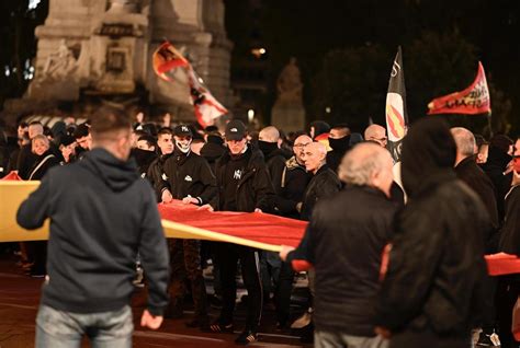 La Policía carga contra manifestantes en la protesta contra el Gobierno