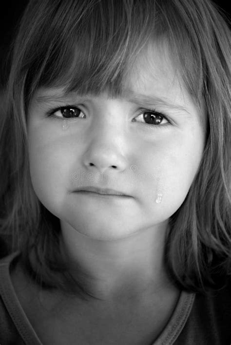 Petite Fille Pleurant Avec Des Larmes Image Stock Image Du Oeil Yeux