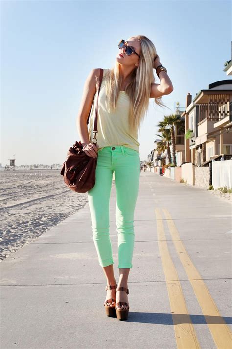 How To Wear Pastel Pants Four Bloggers Model Pale Jeans Style