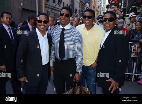 Usa Marlon Jackson Jermaine Jackson Tito Jackson Jackie Jackson At Talk Show Appearance For