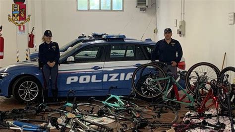 Non Si Fermano Allalt E Tentano La Fuga Sulla A34 Arrestati Nel