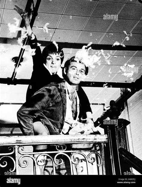 THE STERILE CUCKOO, from left, Liza Minnelli, Wendell Burton, 1969 ...