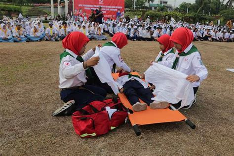 Jelang Hari Relawan Sedunia Pemkot Surabaya Kukuhkan Anggota Pmr