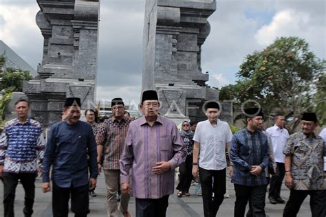 Sby Ziarah Ke Makam Presiden Sukarno Antara Foto