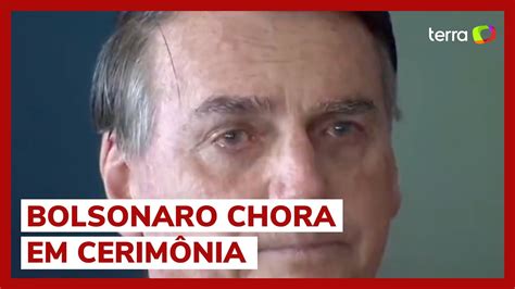 Bolsonaro Chora Durante Cerim Nia Militares Em Bras Lia Youtube