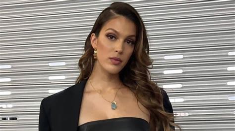 Iris Mittenaere Attaquée sur son physique elle partage un message