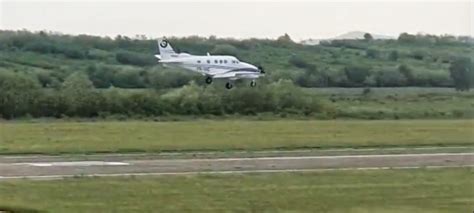 Video Dup Ani Primul Avion Cu Pasageri La Bord A Aterizat Pe