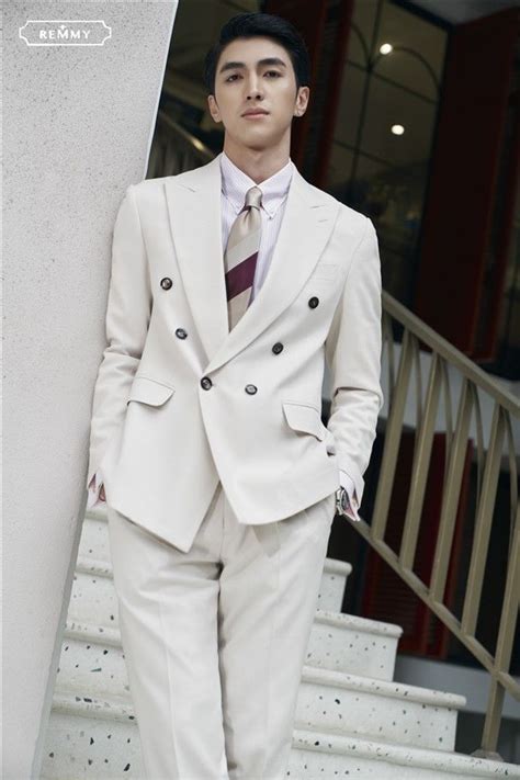 Gợi ý 6 tone màu vest đẹp cho nam hot nhất năm 2023