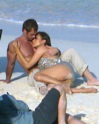 Jennifer Lopez Exposing Her Bare Ass In Some Photoshoot On Beach And Her Tummy Porn Pictures