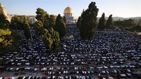 Umat Islam Tunaikan Solat Aidiladha Polis Israel Serbu Masjid