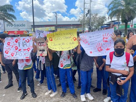 Alunas Fazem Manifestação E Denunciam Professor Por Assédio Sexual Na