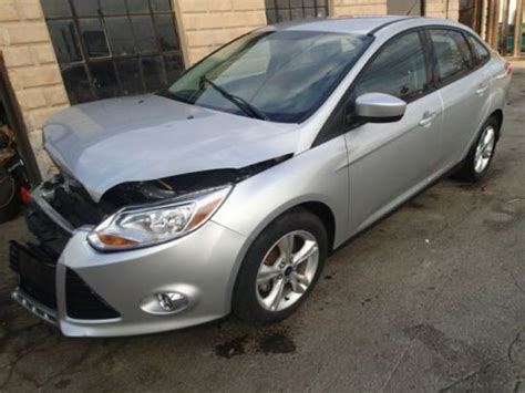 Sell Used 2012 Ford Focus Se Sedan Salvage Damaged Wrecked Mpgruns And Drives In Louisville