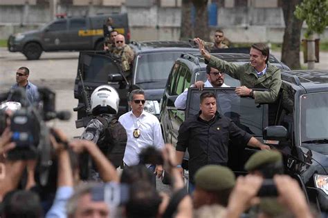 Bolsonaro Vota Sob Forte Esquema De Seguran A