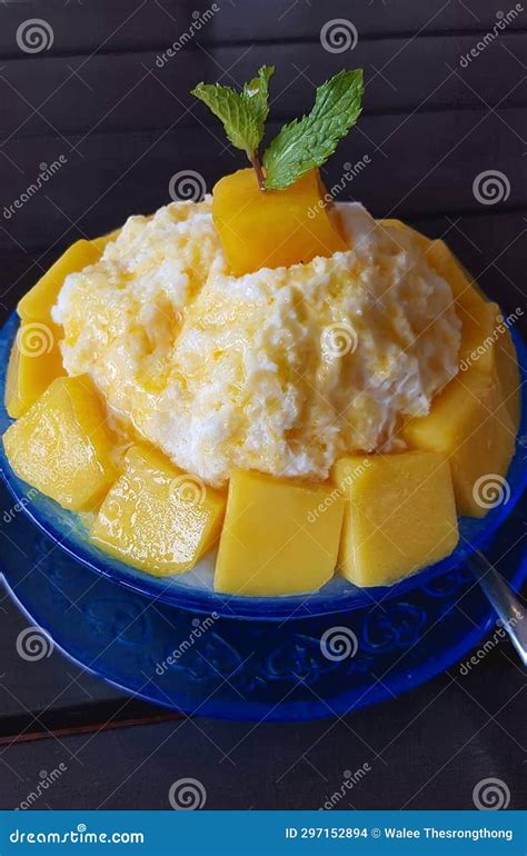 Mango Bingsu Kakigori Korean Shaved Ice Dessert Flavor Stuffed With