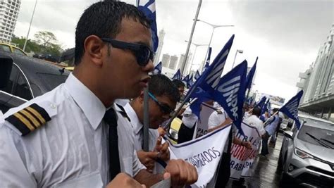 Pilotos De Copa Protestan En El Ministerio De Trabajo En Segundos Panama