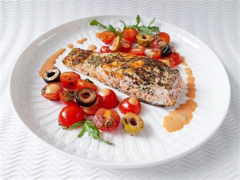 Lachs Mit Oliven Tomatensauce Und Gebackenen Tomaten Von Sandra