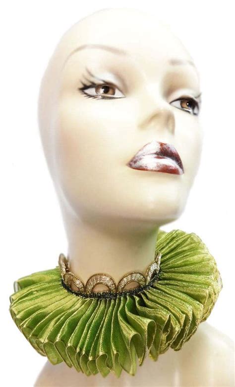 Shimmering Green Elizabethan Neck Ruff Ruffled Collar Victorian