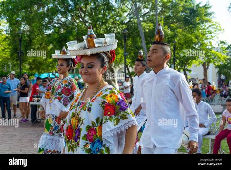 Valladolid Yucatan Mexico Mexican Dancers At Parque Principal