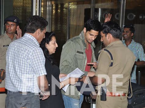 Sidharth Malhotra snapped with his parents | Filmfare.com