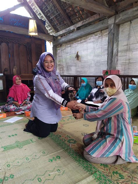 Status Sehat Dan Kebutuhan Kalori Makan Bersama Ibu Ibu Pkk Rt Rw