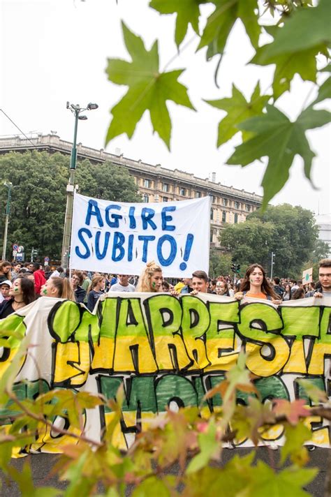 Fridays For Future Cartelloni E Slogan A Milano Corriere It