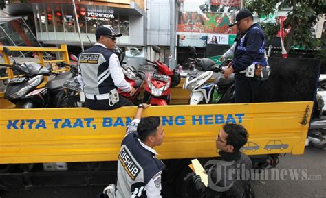 Razia Parkir Liar Di Kota Bandung Foto 1 1750451 Tribunnews