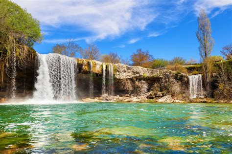 Cascada Pedrosa De La Tobalina Aguas Turquesas En Las Merindades