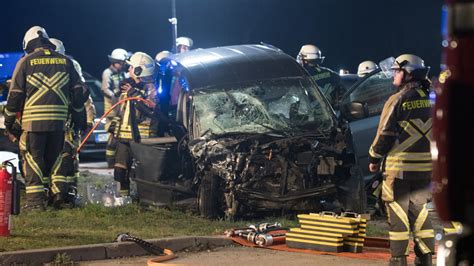 Rüdersdorf bei Berlin Zwei Tote und vier Schwerverletzte nach Unfall