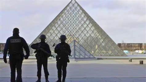 Alerta En Francia Desalojan El Museo De Louvre Y El Palacio De