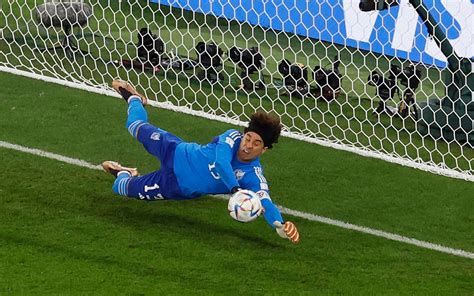 Qatar Chivas Celebra La Actuaci N De Guillermo Ochoa En El M Xico