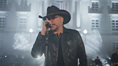 Jason Aldean S Try That In A Small Town Hits No 1 On Billboard Hot 100