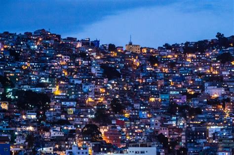 Popula O De Favela Mais Negra E Jovem Que O Restante Do Pa S