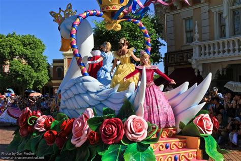 The History of the Sleeping Beauty Costume in the Disney Parks — Amanda ...