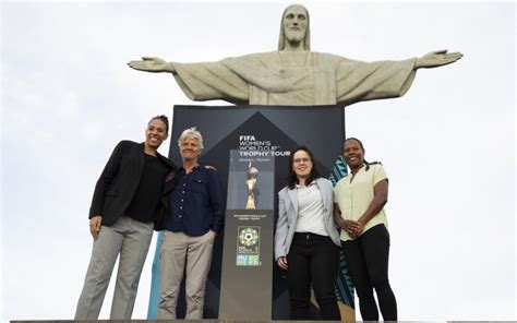 Cristo Redentor Ser Iluminado De Verde E Amarelo Em Homenagem