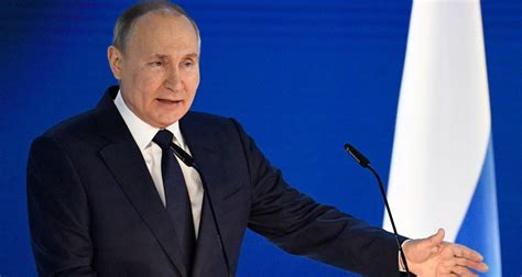 Vladimir Poutine accuse les États Unis de faire traîner le conflit