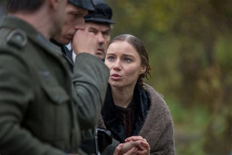 «На пороге любви» (2018) - сюжет, актеры и роли, кадры из фильма