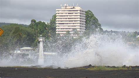 VIDEO High Surf Warning Hilo Bayfront Highway Closed