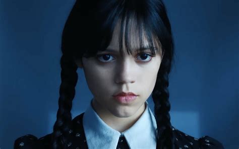 Rodzina Addams W Na Pierwszym Materiale Netflix Promuje Wednesday Addams