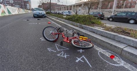 Ciclista Investita Da Un Autobus A Milano Le Ha Schiacciato La Gamba