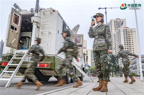 飒！武警女兵开展多课目训练 中国军网