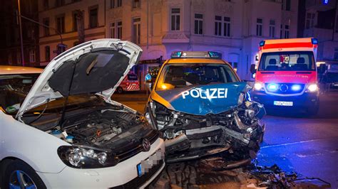 Köln Düsseldorf Unfälle mit Polizei Zusammenstoß mit fünf Verletzen