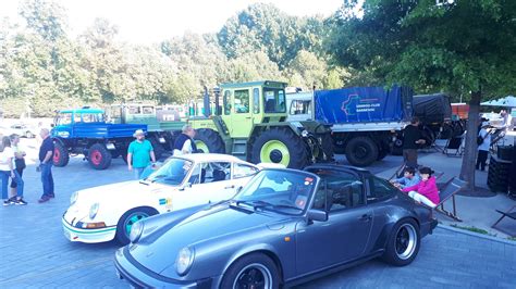 Sonderausstellung Unimog Mb Trac Bei Cars Coffee Am Mercedes Benz