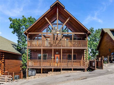 Cabin in Sevierville w/ 5 BR (Sleeps20)