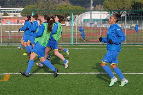 Dopo La Sosta Azzurra Lacf Lucchese Femminile Torna In Campo Con L