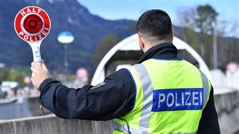 Cdu Ministerpr Sident Kretschmer Will Eigene Grenzpolizei F R Sachsen