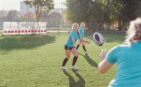 Free Photo Athletic Woman Passing A Rugby Ball