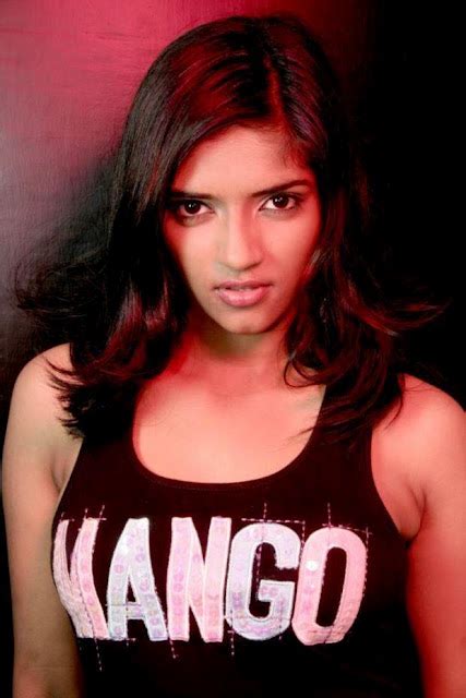 Celeb Saree Sexy Actress Vasundhara Kashyap Tattoo Milky Cleavage Super Hot Thighs Stills