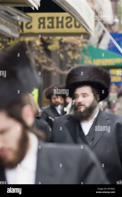 Hasidic jews brooklyn hi-res stock photography and images - Alamy